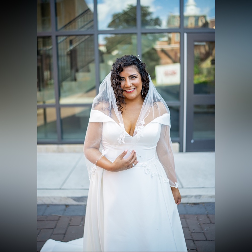 Elegant White Bridal Veil with Comb